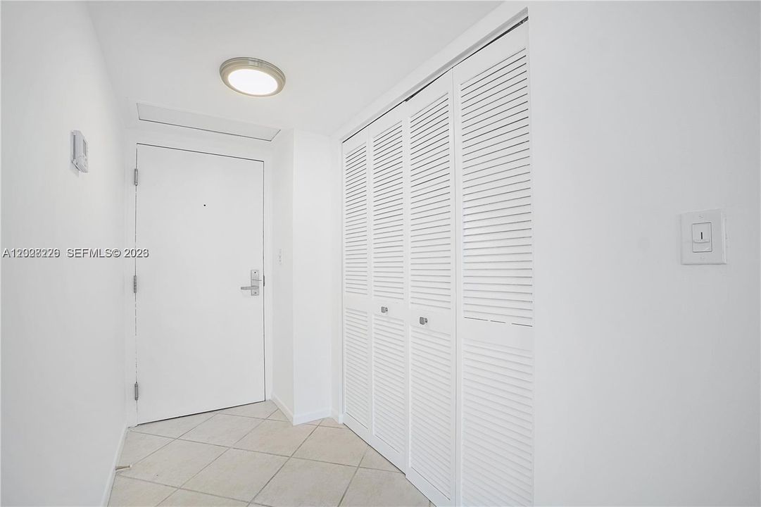 En Venta: $550,000 (2 camas, 2 baños, 1336 Pies cuadrados)