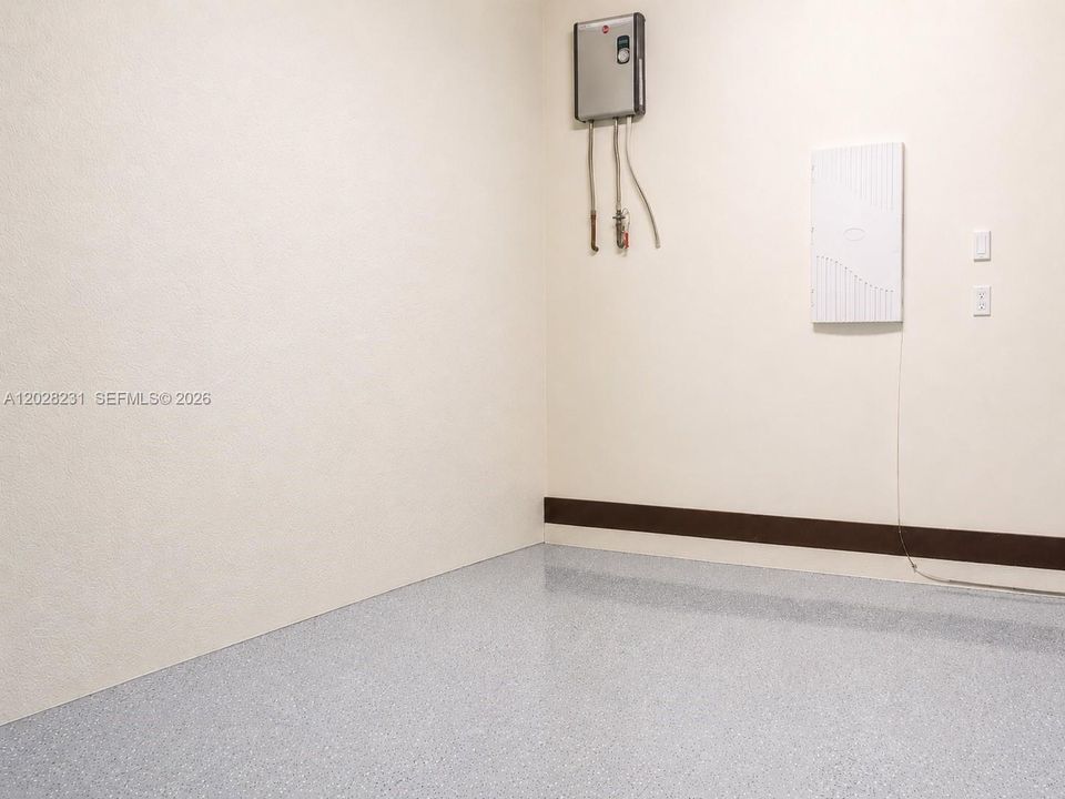 Activo con contrato: $3,650 (3 camas, 2 baños, 1743 Pies cuadrados)