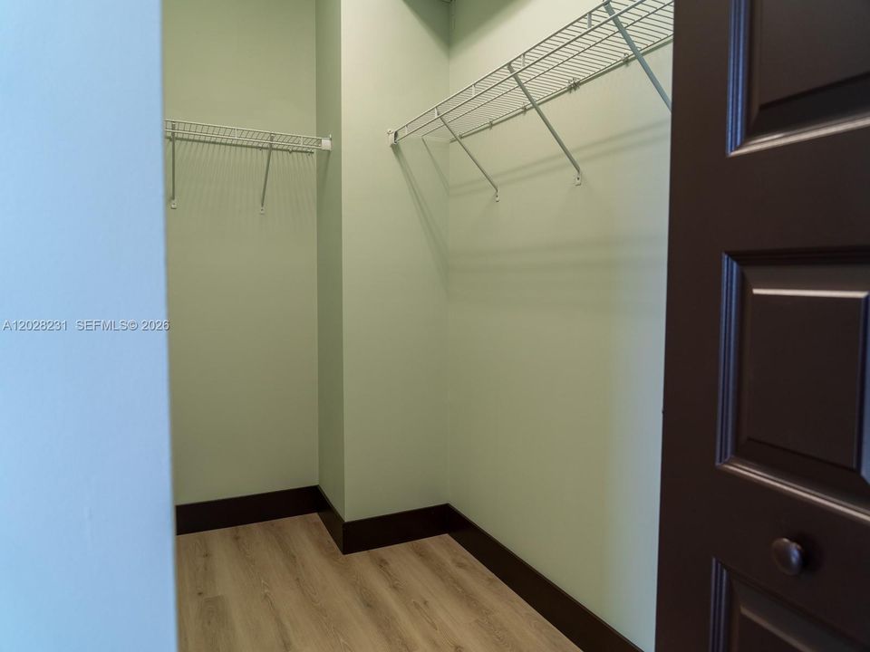 Activo con contrato: $3,650 (3 camas, 2 baños, 1743 Pies cuadrados)
