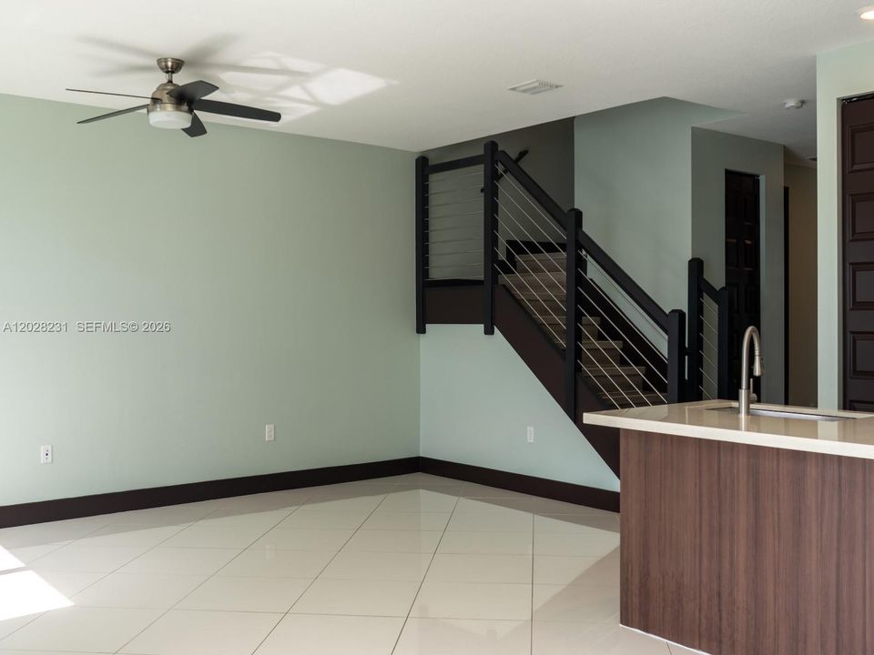 Activo con contrato: $3,650 (3 camas, 2 baños, 1743 Pies cuadrados)