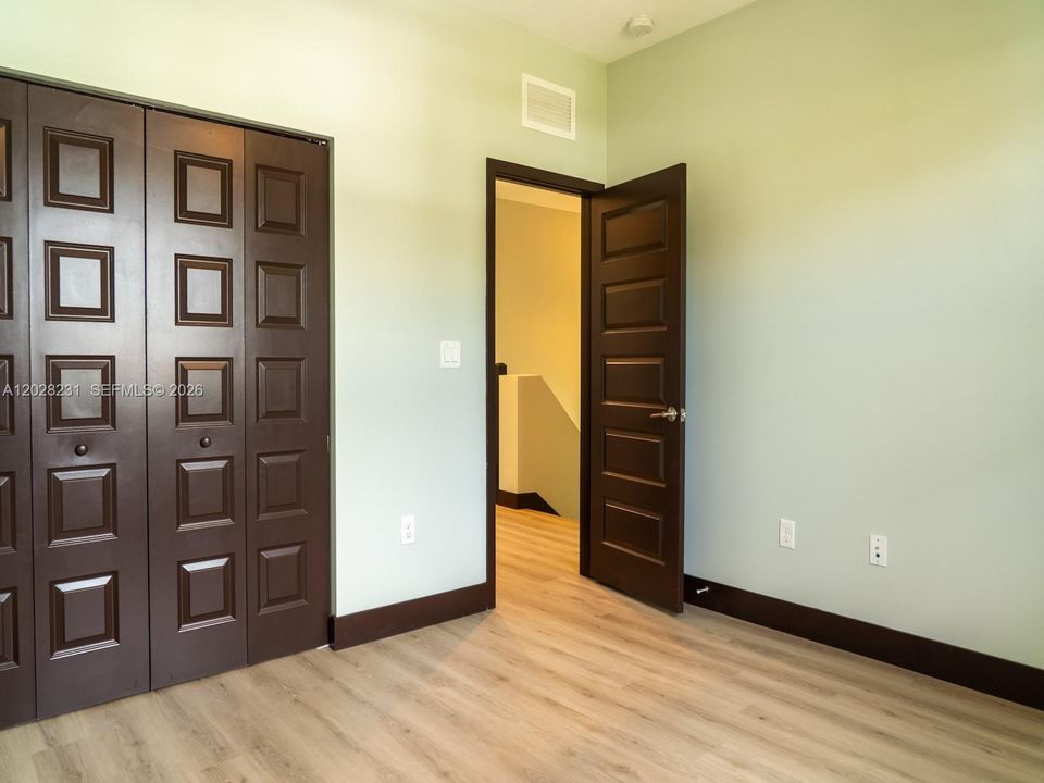 Activo con contrato: $3,650 (3 camas, 2 baños, 1743 Pies cuadrados)