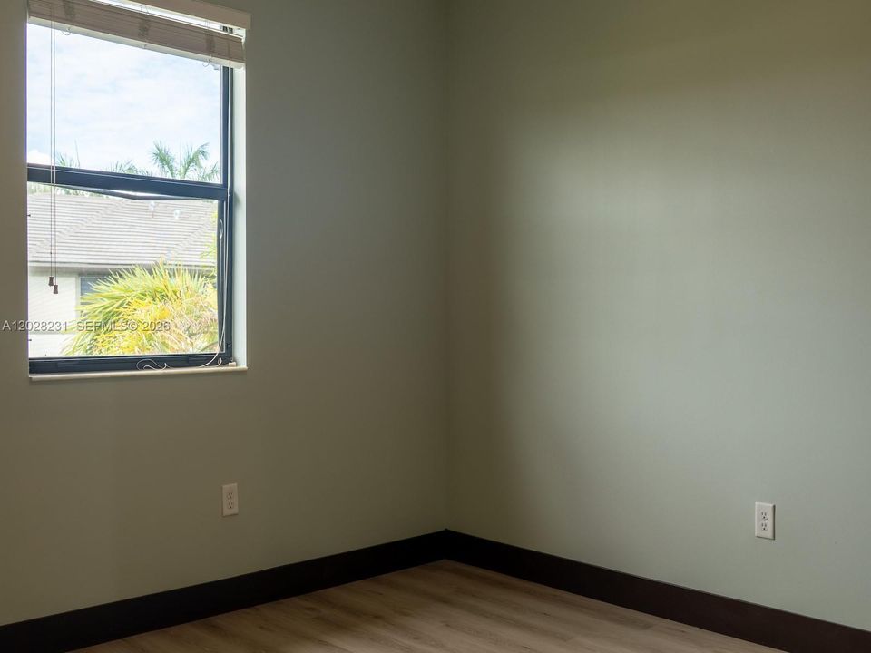Activo con contrato: $3,650 (3 camas, 2 baños, 1743 Pies cuadrados)