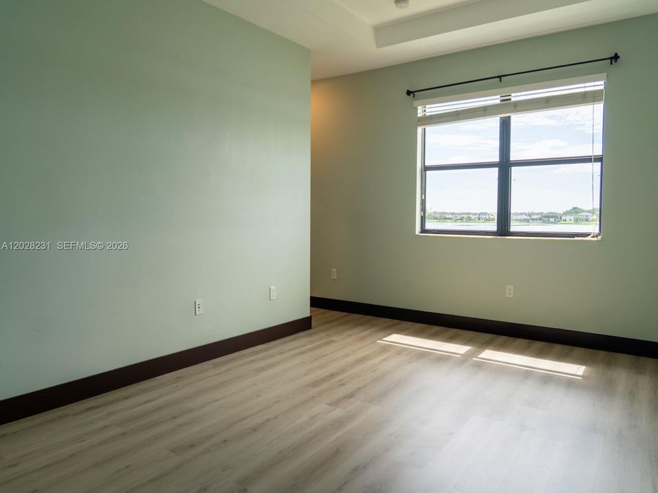 Activo con contrato: $3,650 (3 camas, 2 baños, 1743 Pies cuadrados)