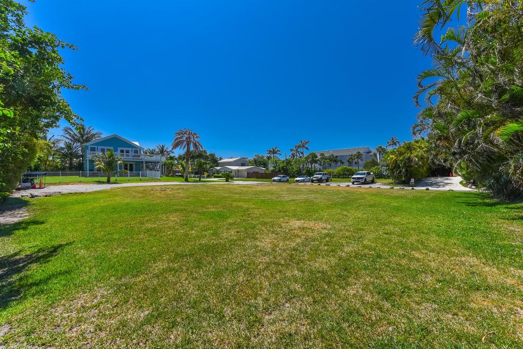 5157 NE Shore Village Terrace-print-032-