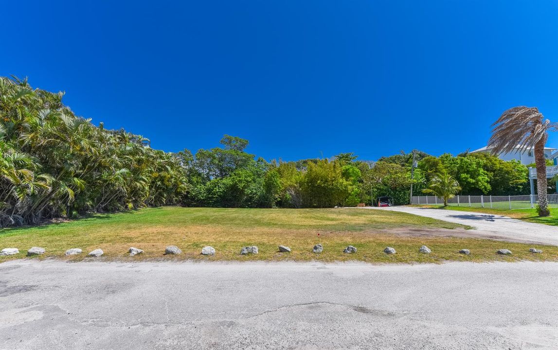5157 NE Shore Village Terrace-print-035-