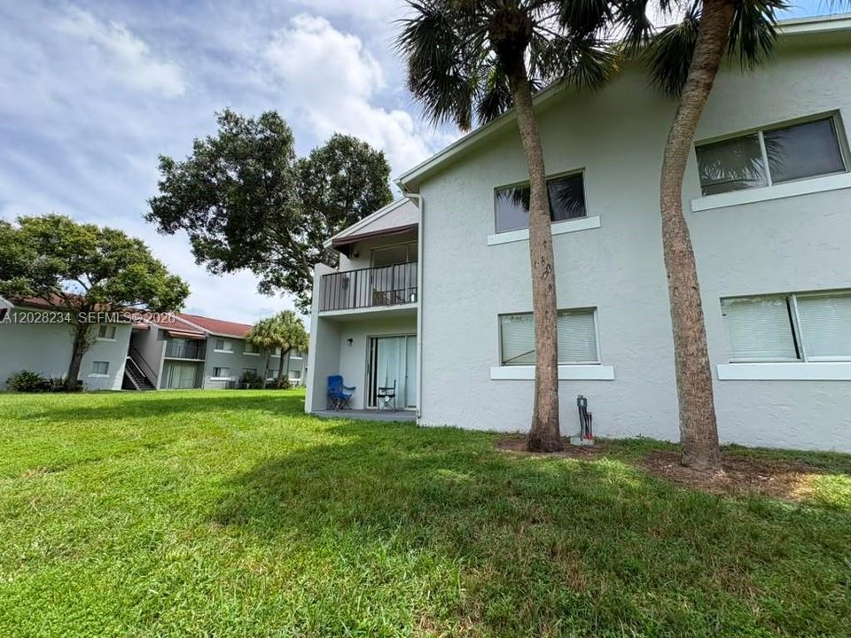 For Rent: $1,350 (1 beds, 1 baths, 576 Square Feet)