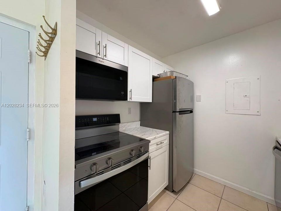 For Rent: $1,350 (1 beds, 1 baths, 576 Square Feet)