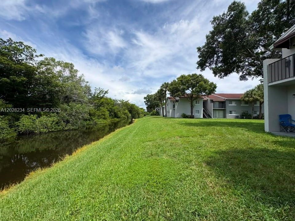 For Rent: $1,350 (1 beds, 1 baths, 576 Square Feet)