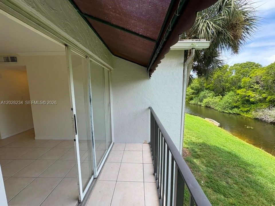 For Rent: $1,350 (1 beds, 1 baths, 576 Square Feet)