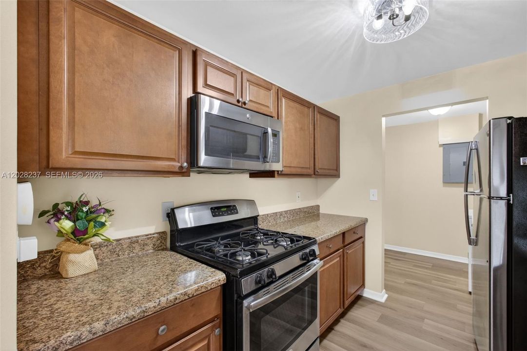 Activo con contrato: $356,500 (3 camas, 2 baños, 918 Pies cuadrados)
