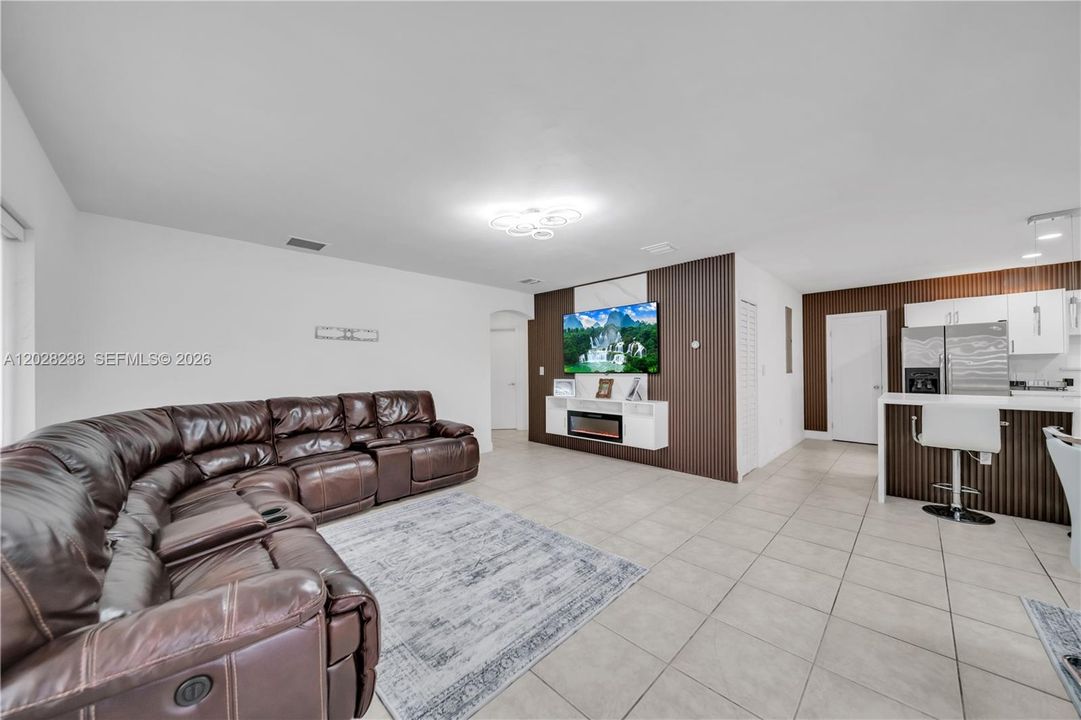 Vendido Recientemente: $589,900 (4 camas, 3 baños, 1250 Pies cuadrados)