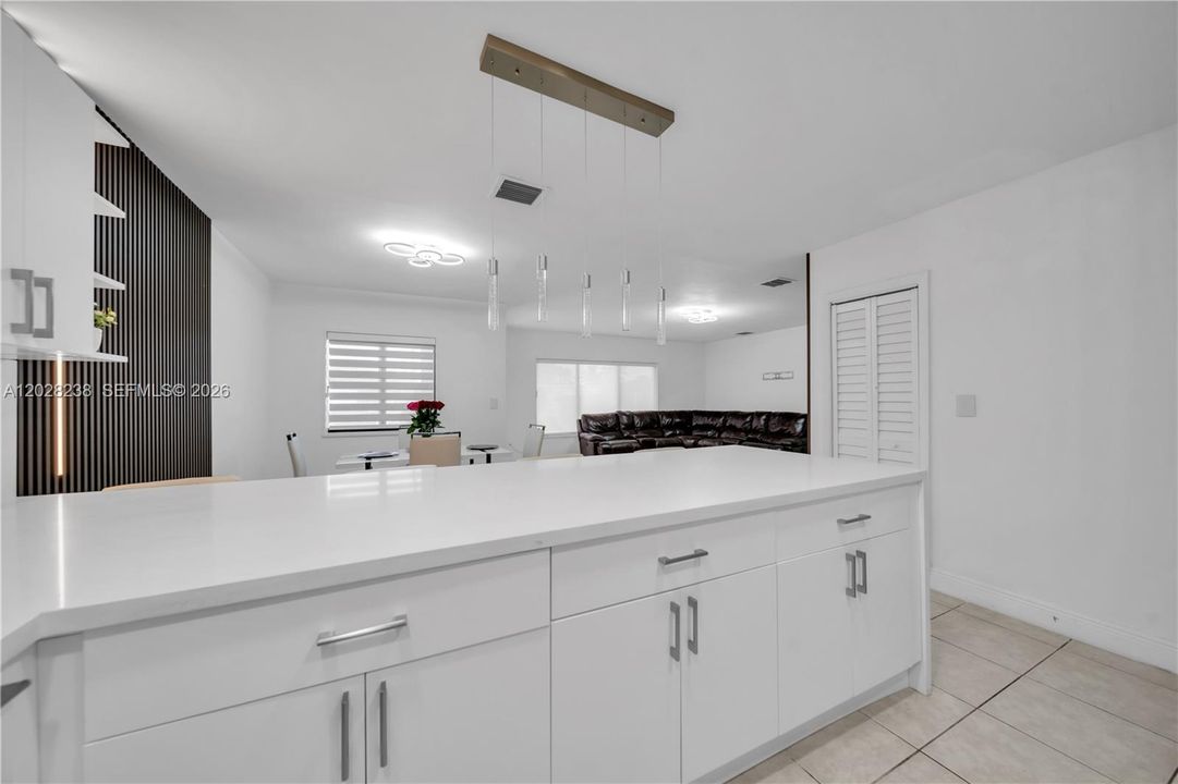 Vendido Recientemente: $589,900 (4 camas, 3 baños, 1250 Pies cuadrados)