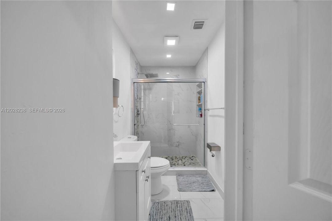 Vendido Recientemente: $589,900 (4 camas, 3 baños, 1250 Pies cuadrados)