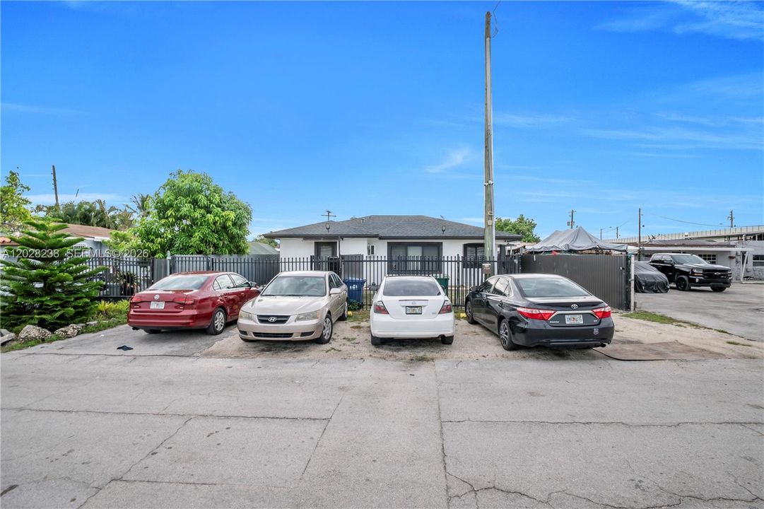 Vendido Recientemente: $589,900 (4 camas, 3 baños, 1250 Pies cuadrados)
