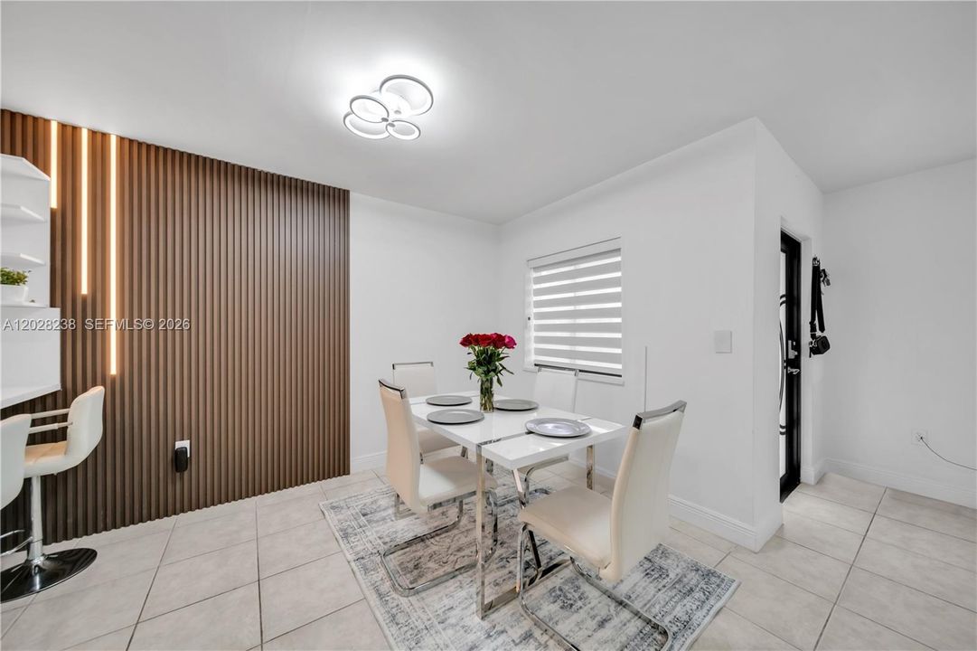 Vendido Recientemente: $589,900 (4 camas, 3 baños, 1250 Pies cuadrados)