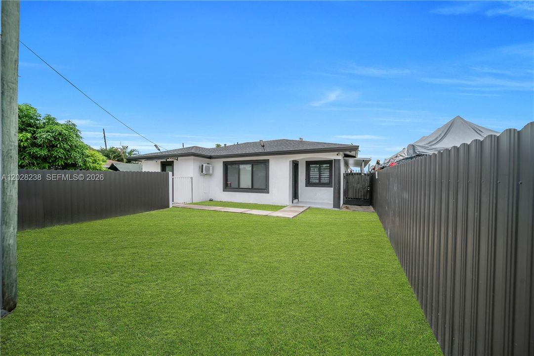 Vendido Recientemente: $589,900 (4 camas, 3 baños, 1250 Pies cuadrados)