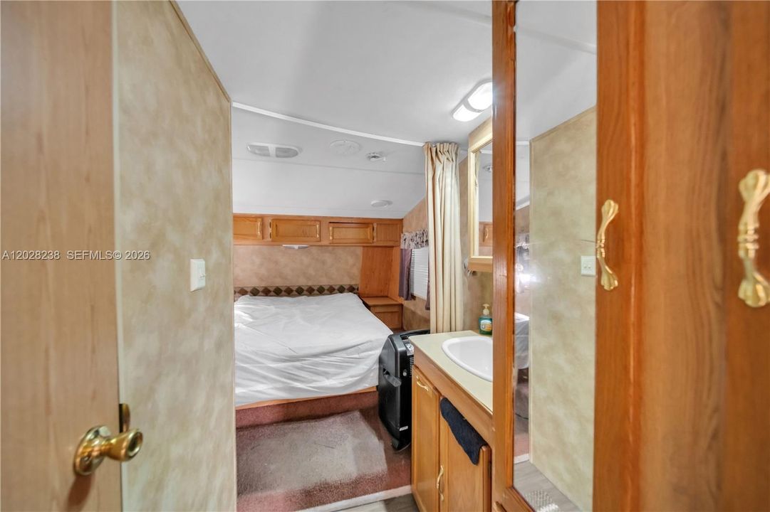 Vendido Recientemente: $589,900 (4 camas, 3 baños, 1250 Pies cuadrados)