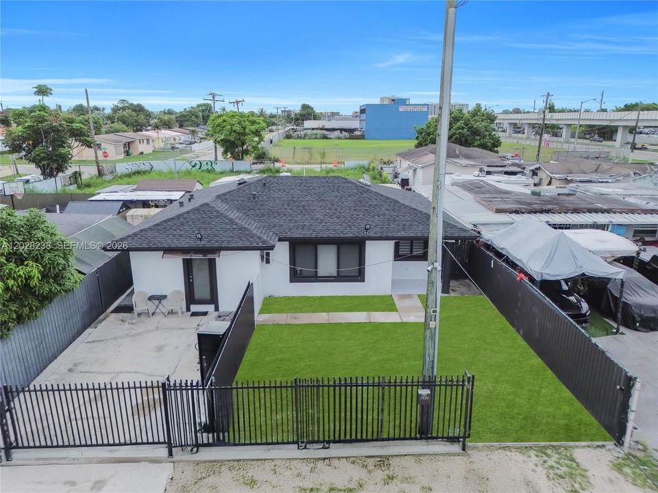 Vendido Recientemente: $589,900 (4 camas, 3 baños, 1250 Pies cuadrados)