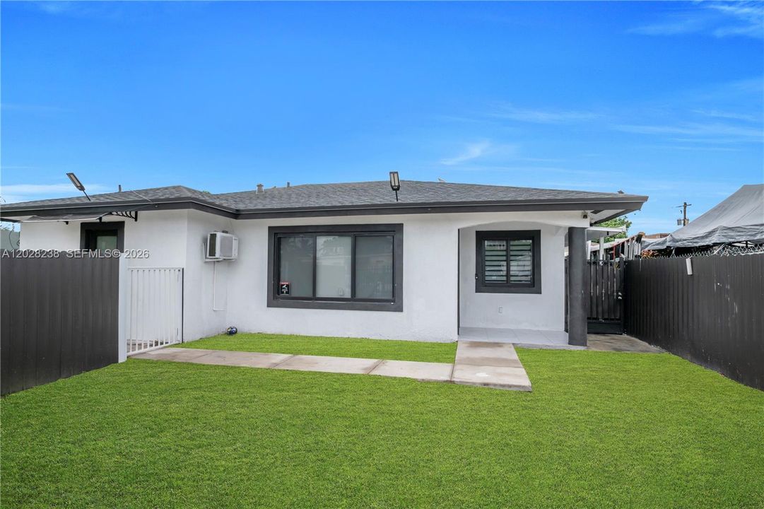 Vendido Recientemente: $589,900 (4 camas, 3 baños, 1250 Pies cuadrados)
