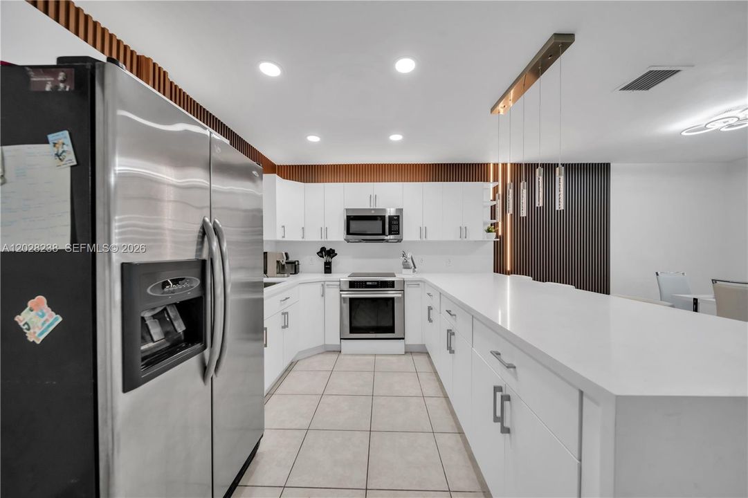 Vendido Recientemente: $589,900 (4 camas, 3 baños, 1250 Pies cuadrados)