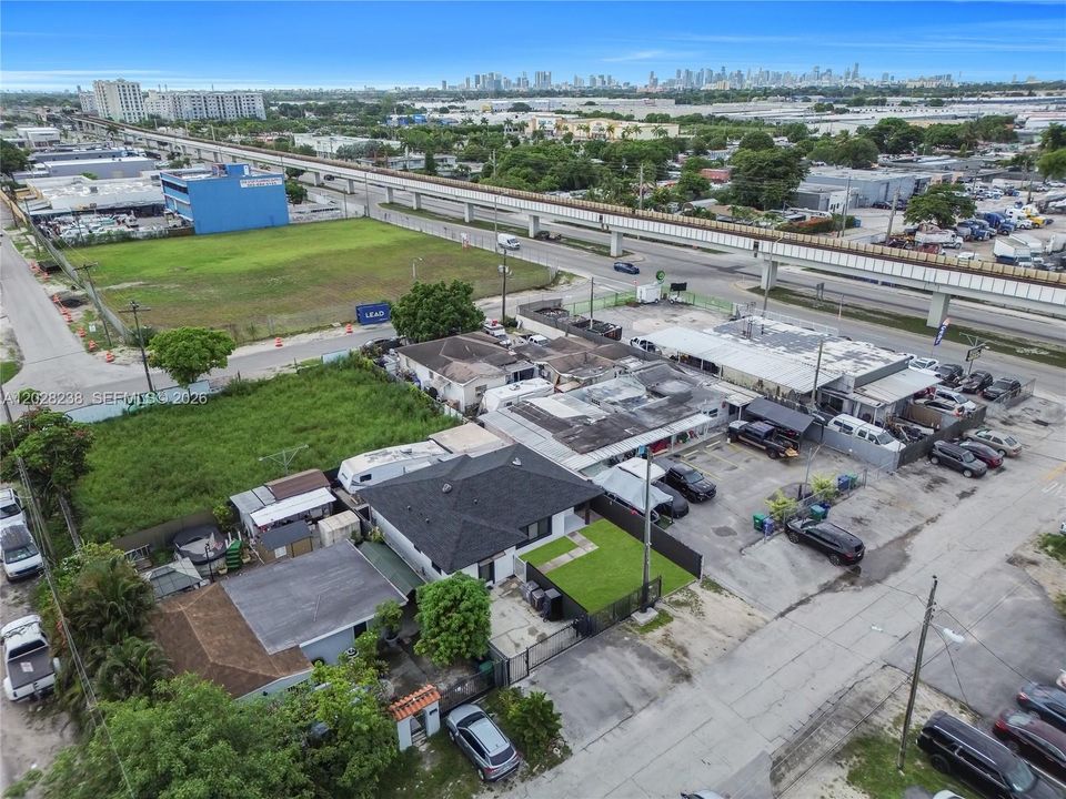 Vendido Recientemente: $589,900 (4 camas, 3 baños, 1250 Pies cuadrados)