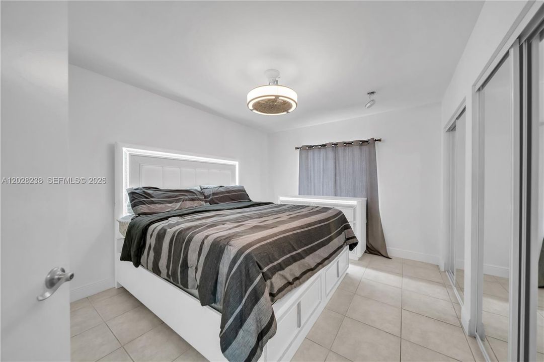 Vendido Recientemente: $589,900 (4 camas, 3 baños, 1250 Pies cuadrados)