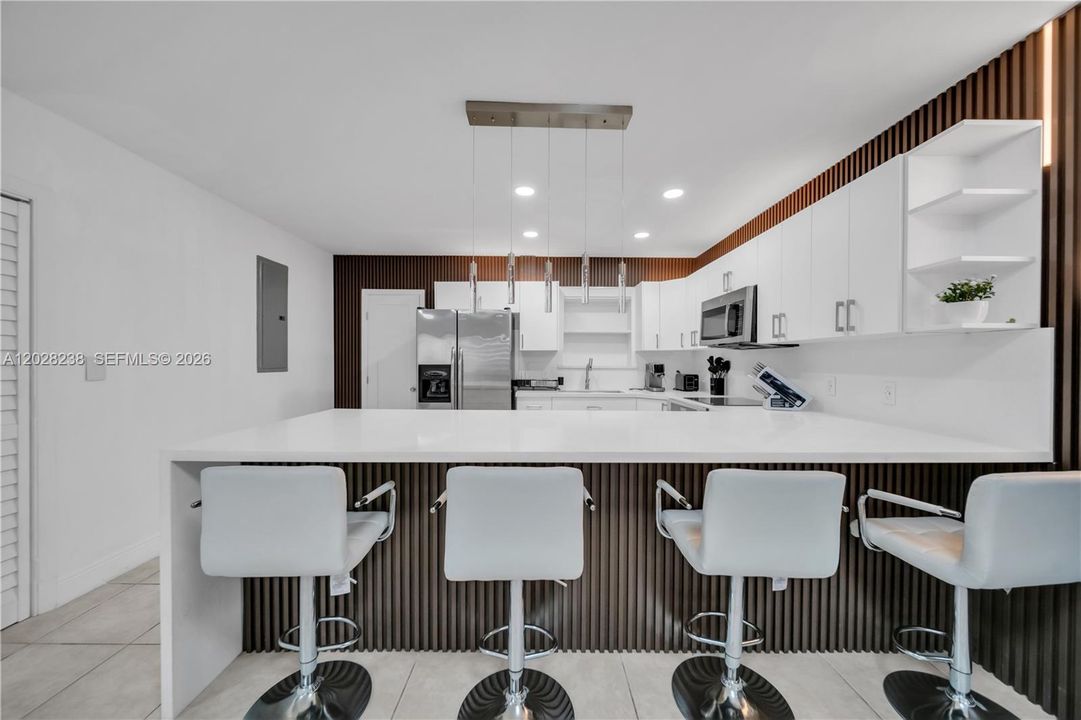 Vendido Recientemente: $589,900 (4 camas, 3 baños, 1250 Pies cuadrados)