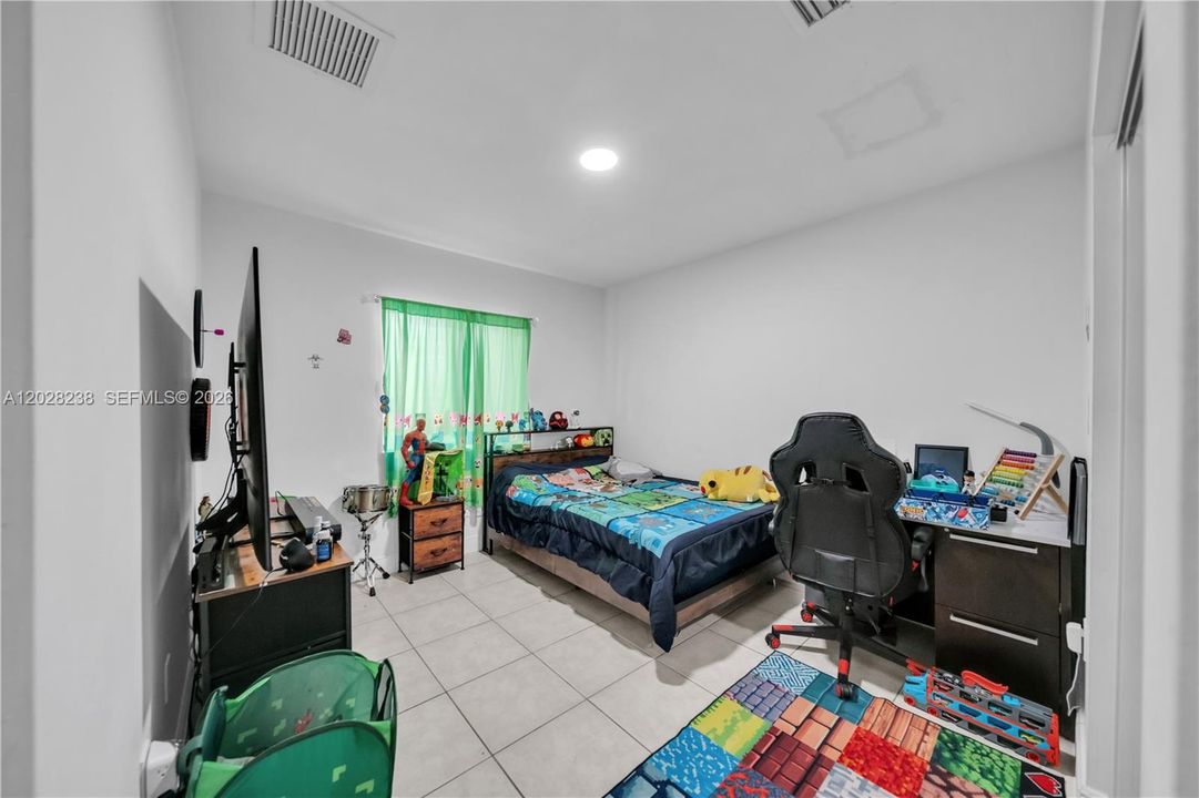Vendido Recientemente: $589,900 (4 camas, 3 baños, 1250 Pies cuadrados)