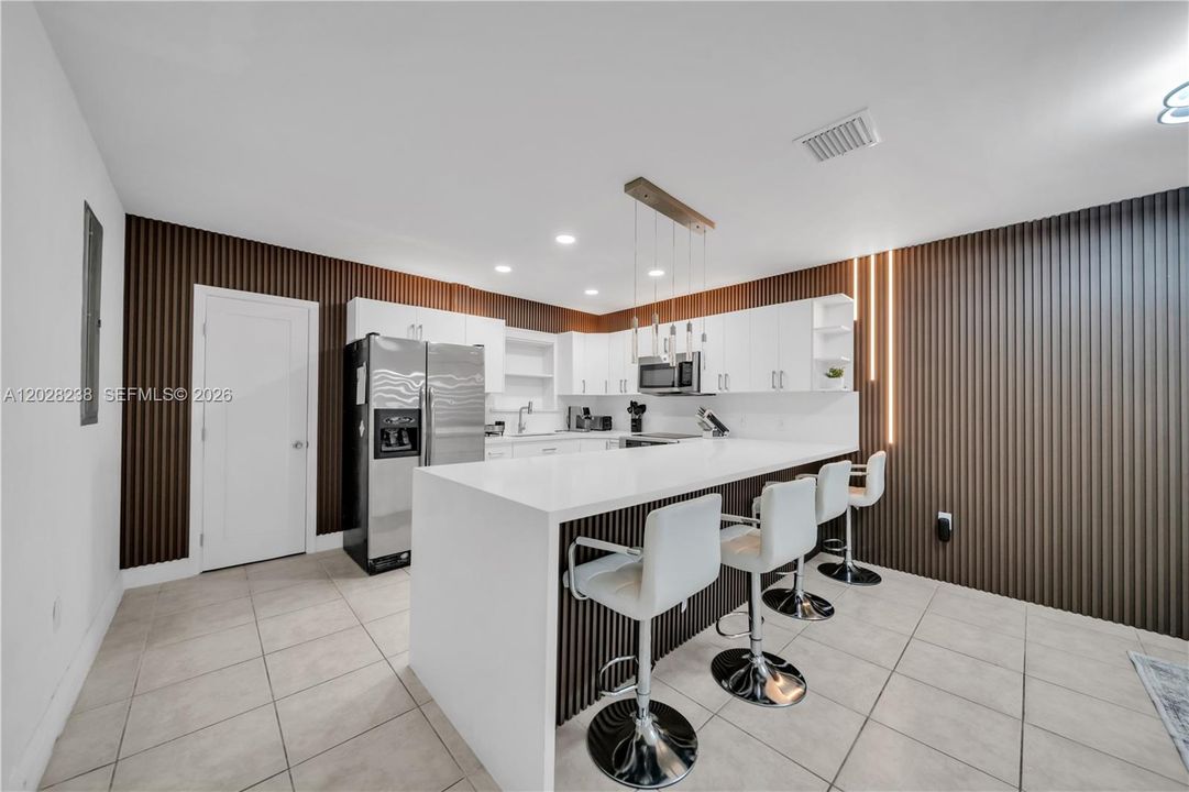 Vendido Recientemente: $589,900 (4 camas, 3 baños, 1250 Pies cuadrados)