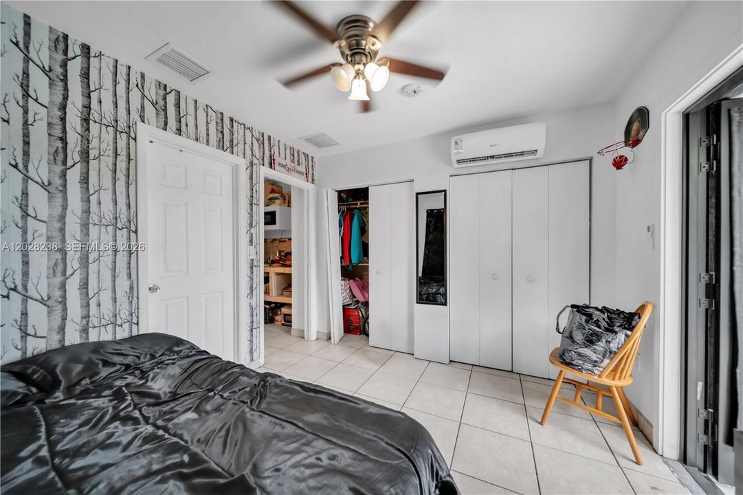 Vendido Recientemente: $589,900 (4 camas, 3 baños, 1250 Pies cuadrados)