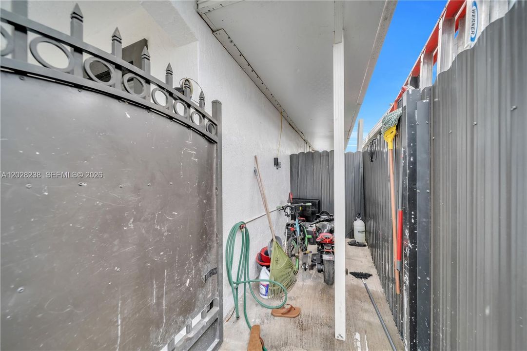 Vendido Recientemente: $589,900 (4 camas, 3 baños, 1250 Pies cuadrados)