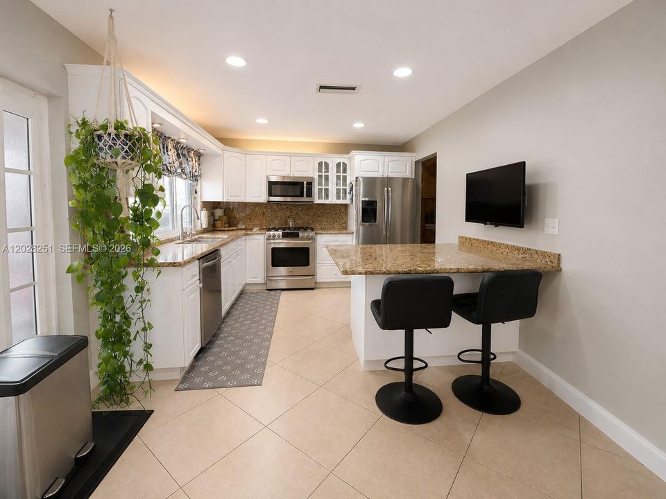 For Sale: $560,000 (3 beds, 2 baths, 1599 Square Feet)