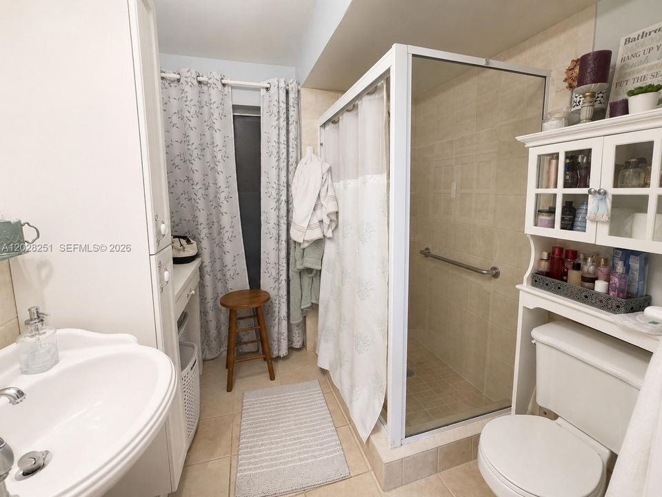 For Sale: $560,000 (3 beds, 2 baths, 1599 Square Feet)