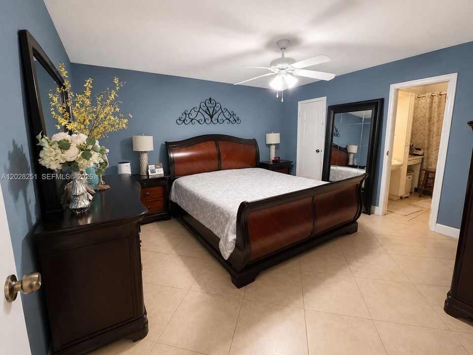 For Sale: $560,000 (3 beds, 2 baths, 1599 Square Feet)