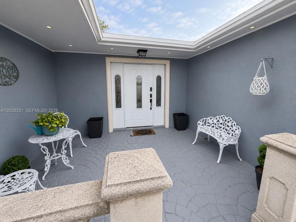 For Sale: $560,000 (3 beds, 2 baths, 1599 Square Feet)