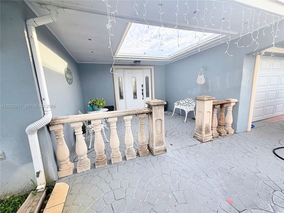 For Sale: $560,000 (3 beds, 2 baths, 1599 Square Feet)