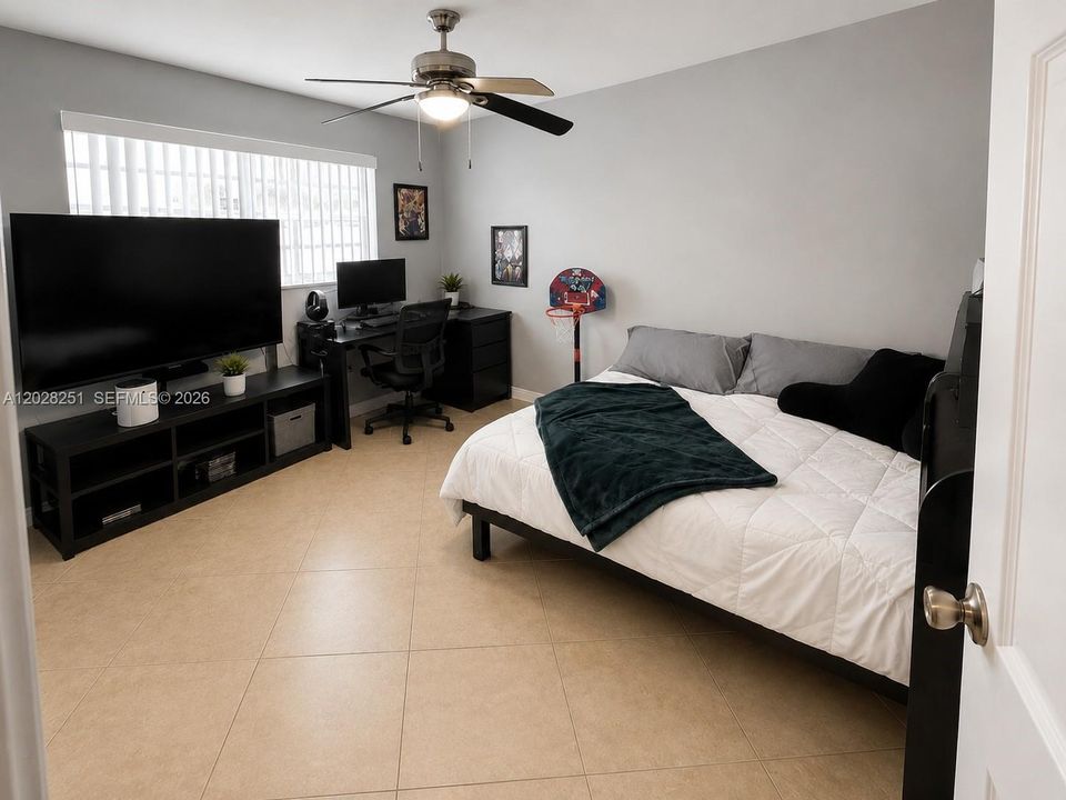 For Sale: $560,000 (3 beds, 2 baths, 1599 Square Feet)