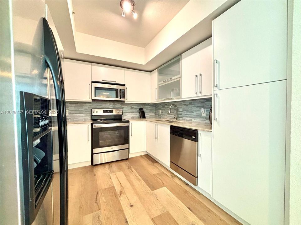 For Rent: $3,500 (2 beds, 2 baths, 1065 Square Feet)