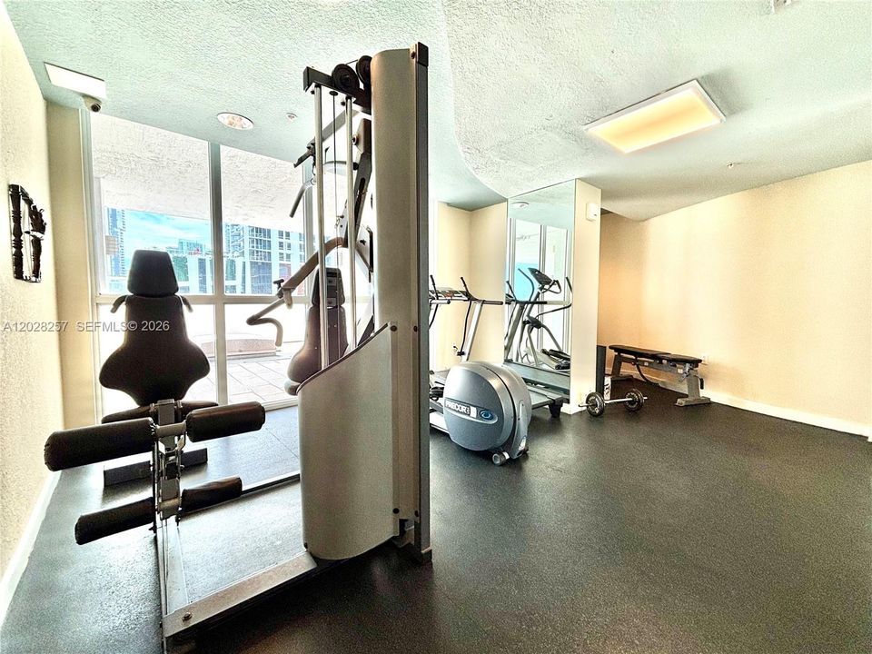 For Rent: $3,500 (2 beds, 2 baths, 1065 Square Feet)
