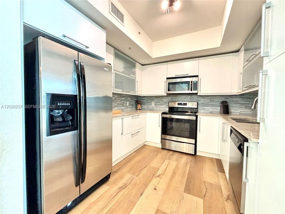 For Rent: $3,500 (2 beds, 2 baths, 1065 Square Feet)
