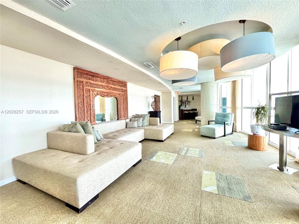 For Rent: $3,500 (2 beds, 2 baths, 1065 Square Feet)