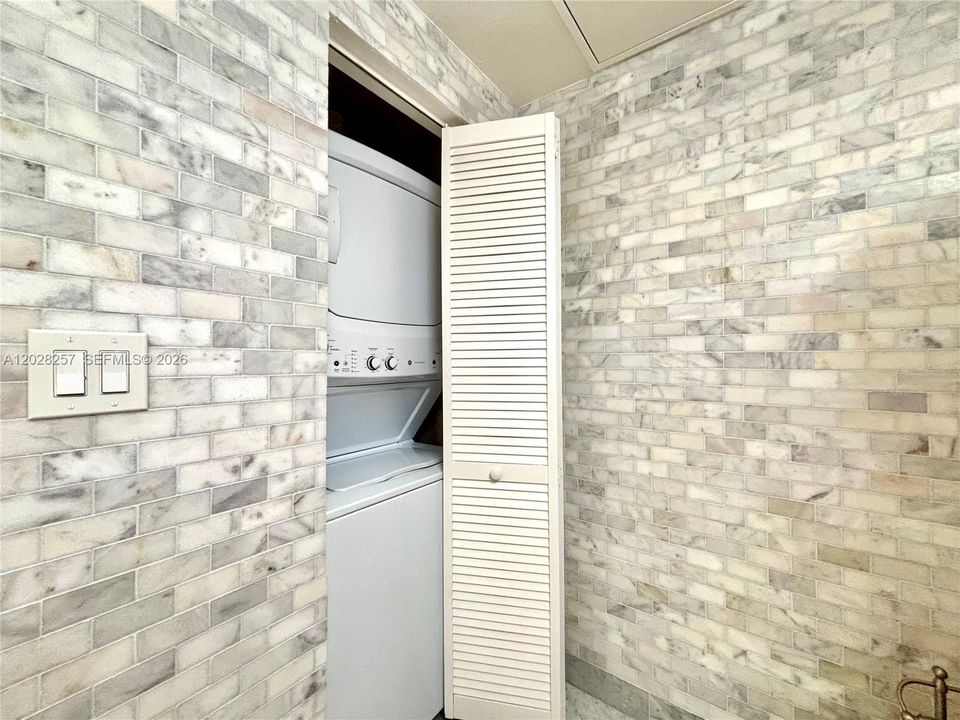 For Rent: $3,500 (2 beds, 2 baths, 1065 Square Feet)