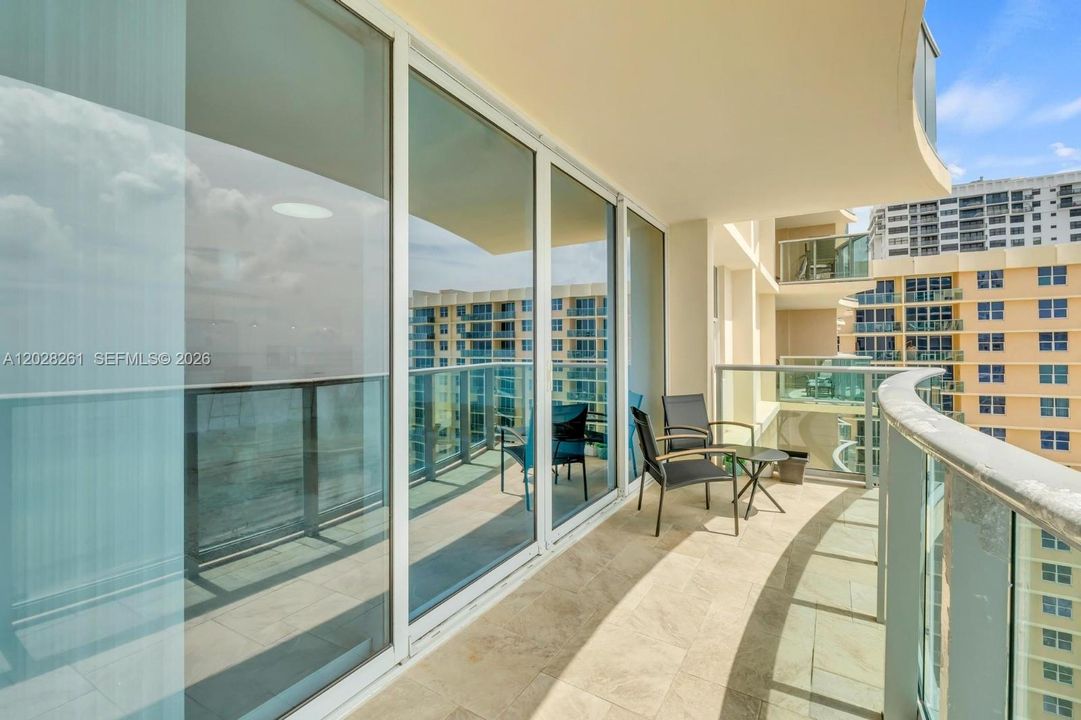Activo con contrato: $869,000 (2 camas, 2 baños, 1198 Pies cuadrados)