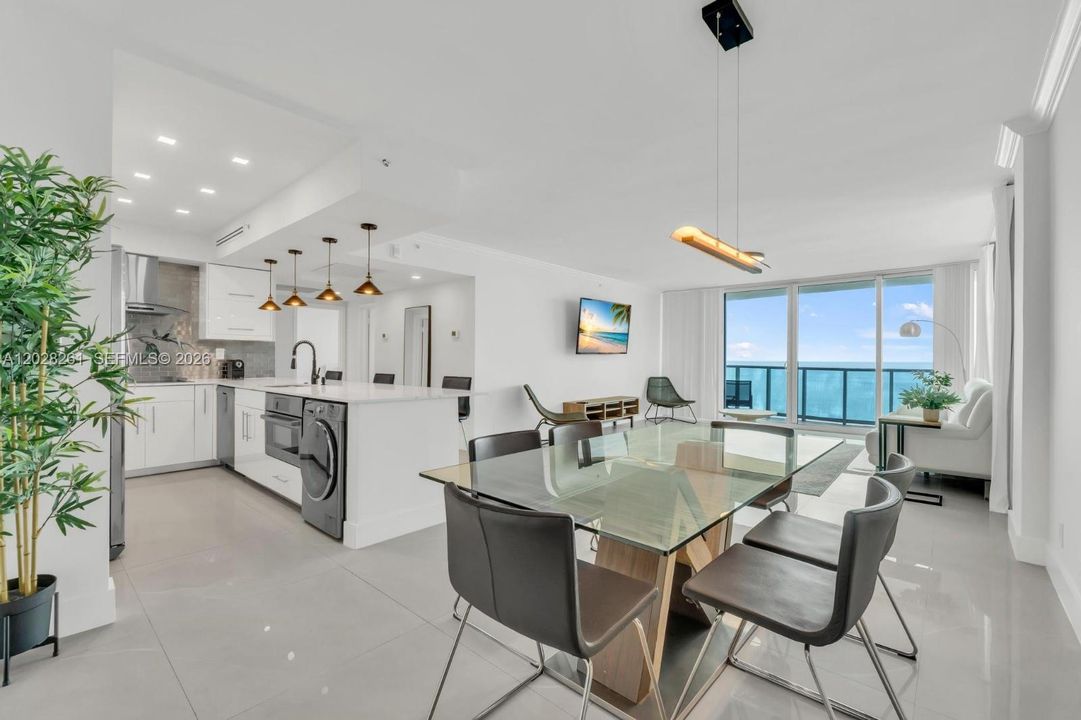 Activo con contrato: $869,000 (2 camas, 2 baños, 1198 Pies cuadrados)