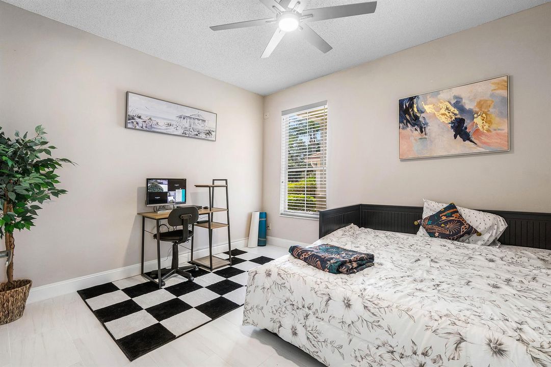 Den/Bedroom