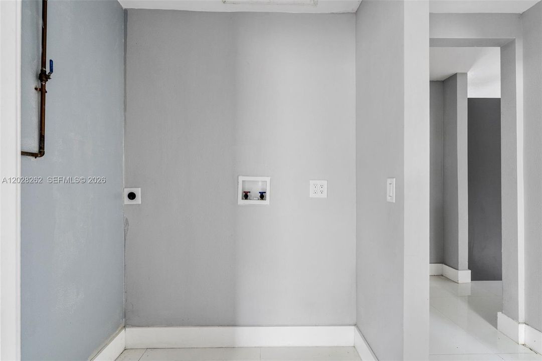 Activo con contrato: $595,000 (3 camas, 2 baños, 1600 Pies cuadrados)