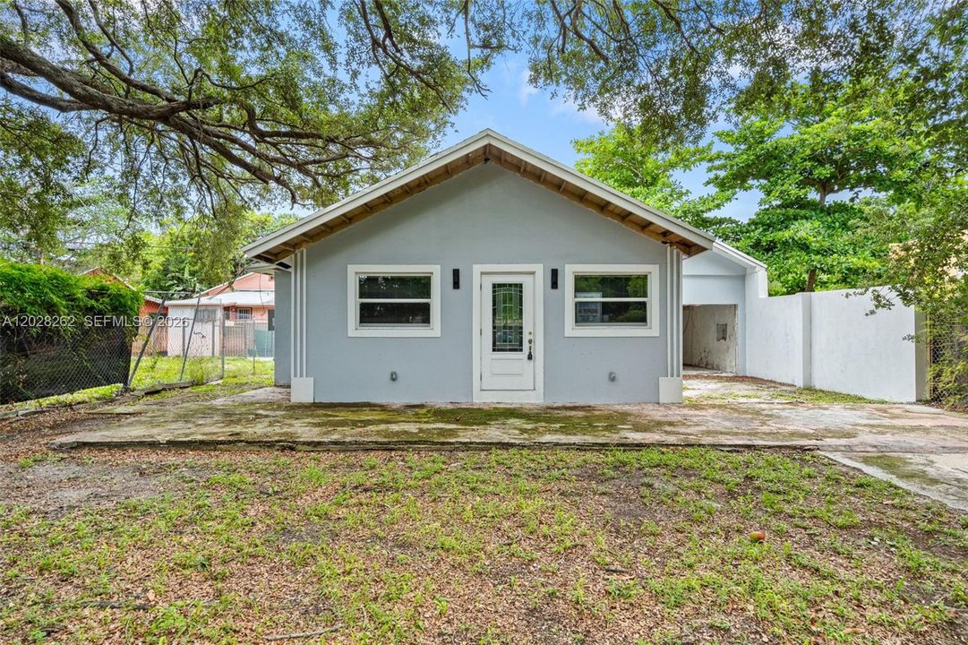 Activo con contrato: $595,000 (3 camas, 2 baños, 1600 Pies cuadrados)