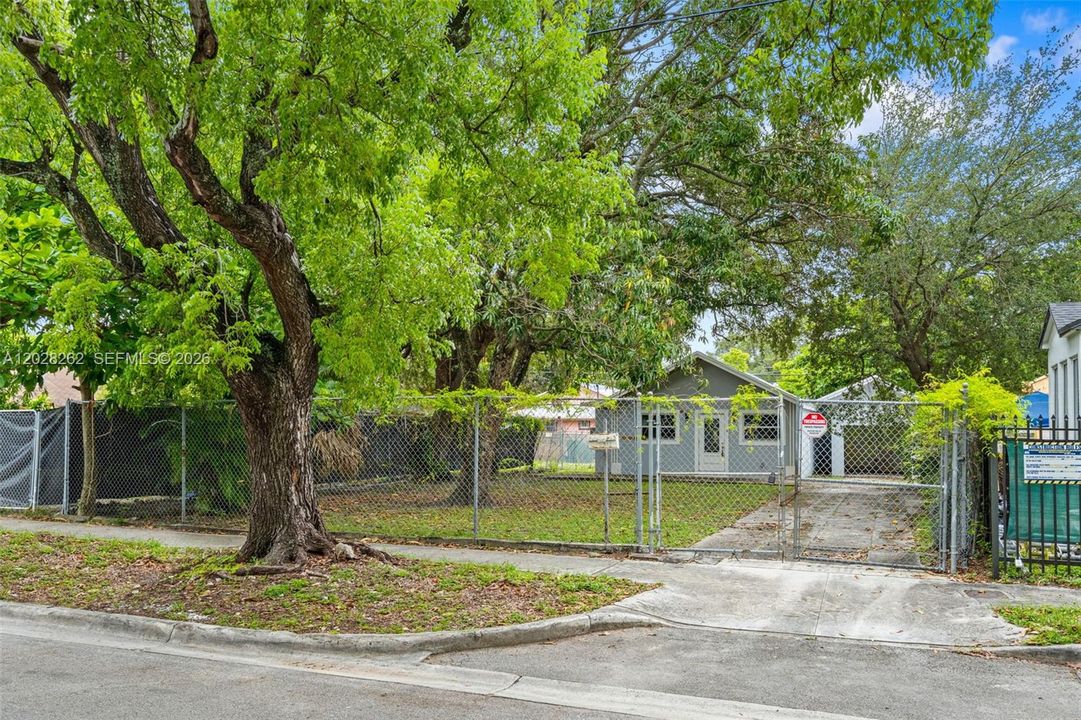 Activo con contrato: $595,000 (3 camas, 2 baños, 1600 Pies cuadrados)