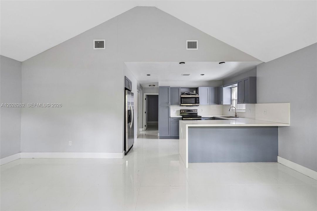 Activo con contrato: $595,000 (3 camas, 2 baños, 1600 Pies cuadrados)