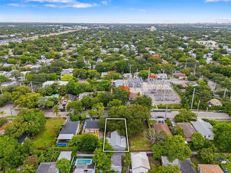Activo con contrato: $595,000 (3 camas, 2 baños, 1600 Pies cuadrados)